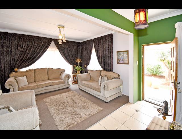 5 BEDROOM HOUSE FOR SALE IN CROSBY